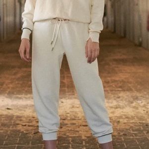 THE GREAT. Novelty Cropped Sweatpants multi piping washed white